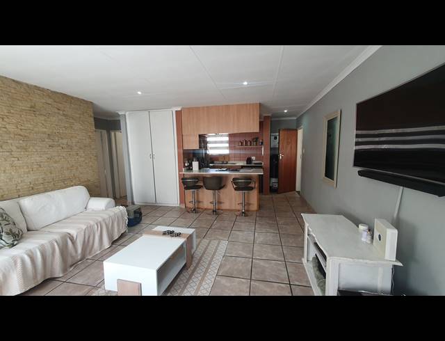 2 BEDROOM SECTIONAL TITLE FOR SALE IN VERWOERDPARK